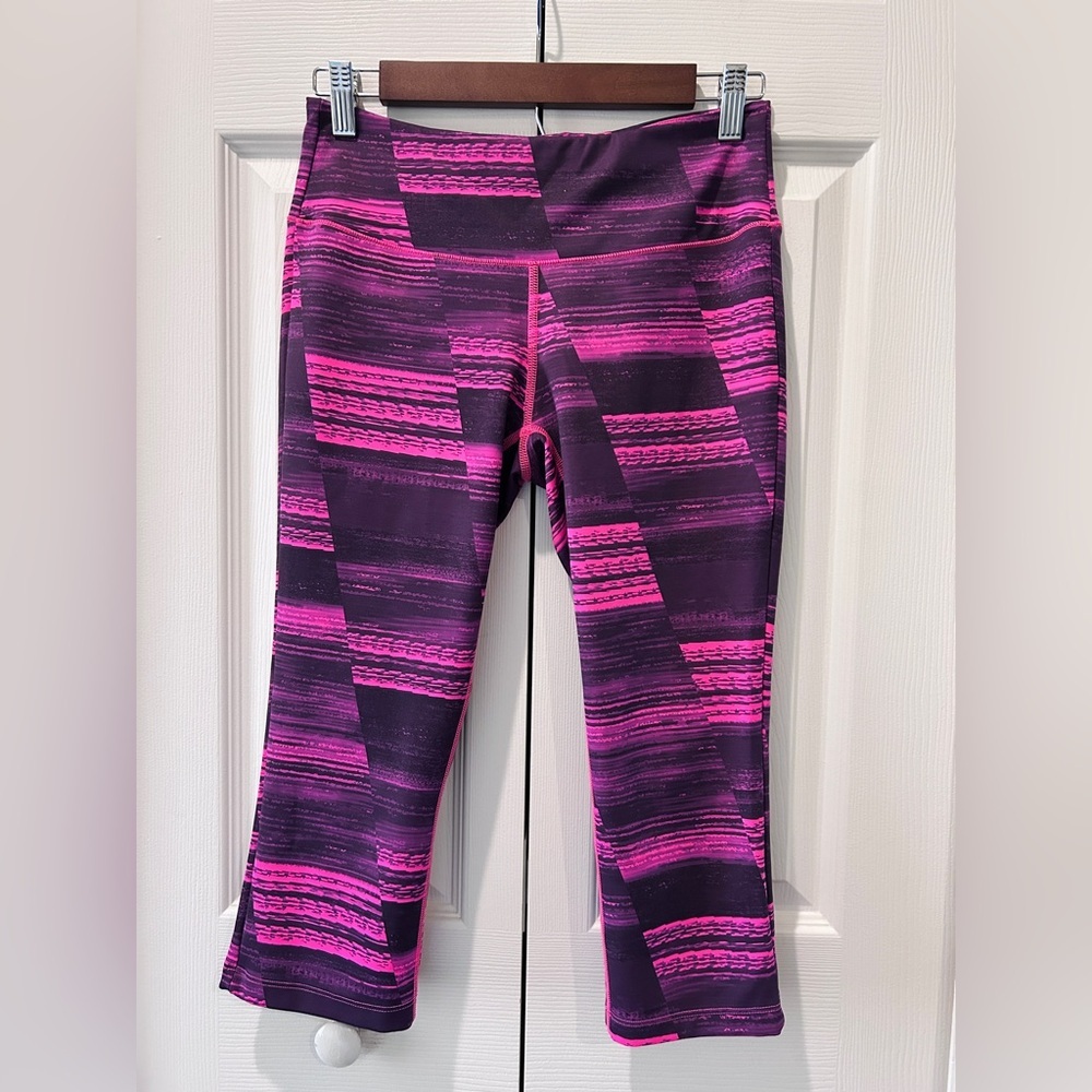New Balance High-Rise Cropped Leggings | Purple Pink Print | Size M - Picture 3 of 4